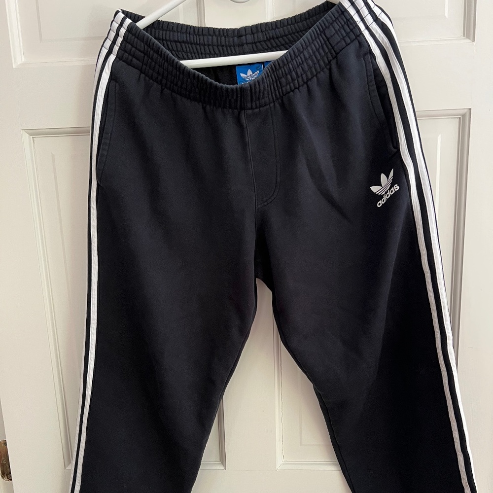 Mens Adidas sweatpants size Large.